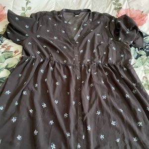 Torrid high-low top. Wear a cami underneath. Excellent condition. Size 3. $18